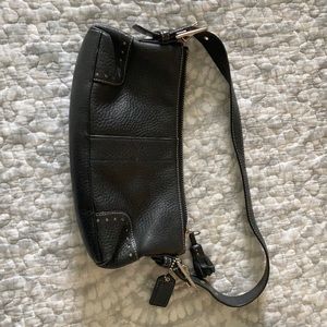 Coach: black leather small shoulder bag